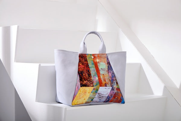 手持ちバッグに個性を。FAVORRICのアートバッグで日常を美術館に変える