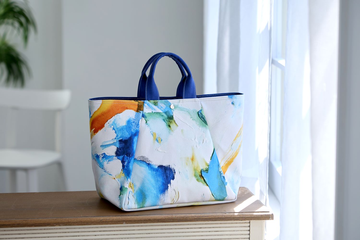 大人可愛い布バッグ7選|安っぽく見えない「アートを纏う」一生モノの選び方