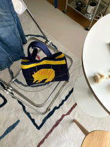 ニットバッグ | チェックのブランケットの上の猫