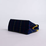 ニットバッグ | チェックのブランケットの上の猫