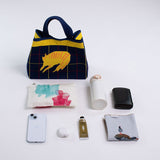 ニットバッグ | チェックのブランケットの上の猫