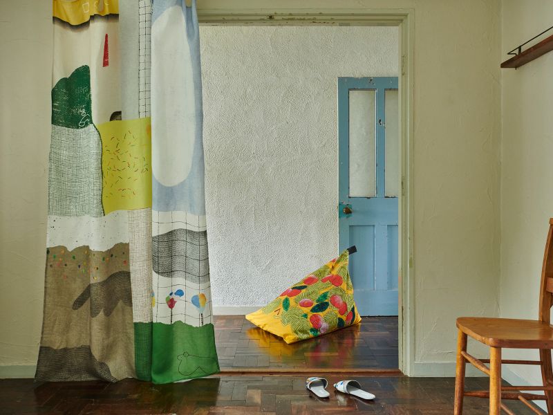 カーテン以外の選択肢で窓辺を彩る。おしゃれな目隠しアイデア8選