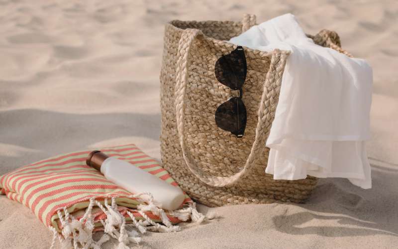 これで準備万端!海水浴の必須持ち物リストで忘れ物なしの楽しい海を!