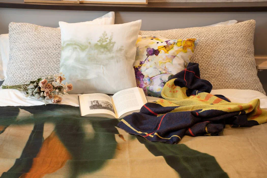 ベッド用クッションの選び方｜背もたれ用からデコレーション用まで詳しく解説