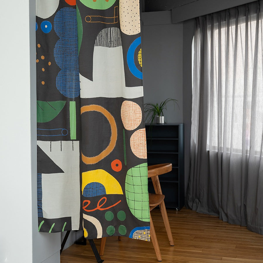 フラットカーテンとは？窓をアートに変える倍率の選び方と失敗しないコツ