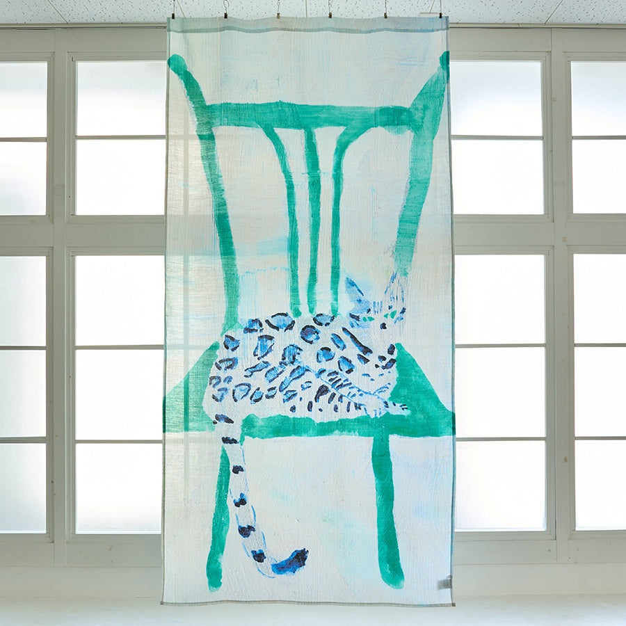 麻のマルチクロス | 間仕切り | カーテン | 部屋でくつろぐベンガル猫