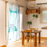 カーテン仕様マルチクロス 140×200cm | 部屋でくつろぐベンガル猫