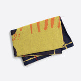 アートブランケット | チェックのブランケットの上の猫.