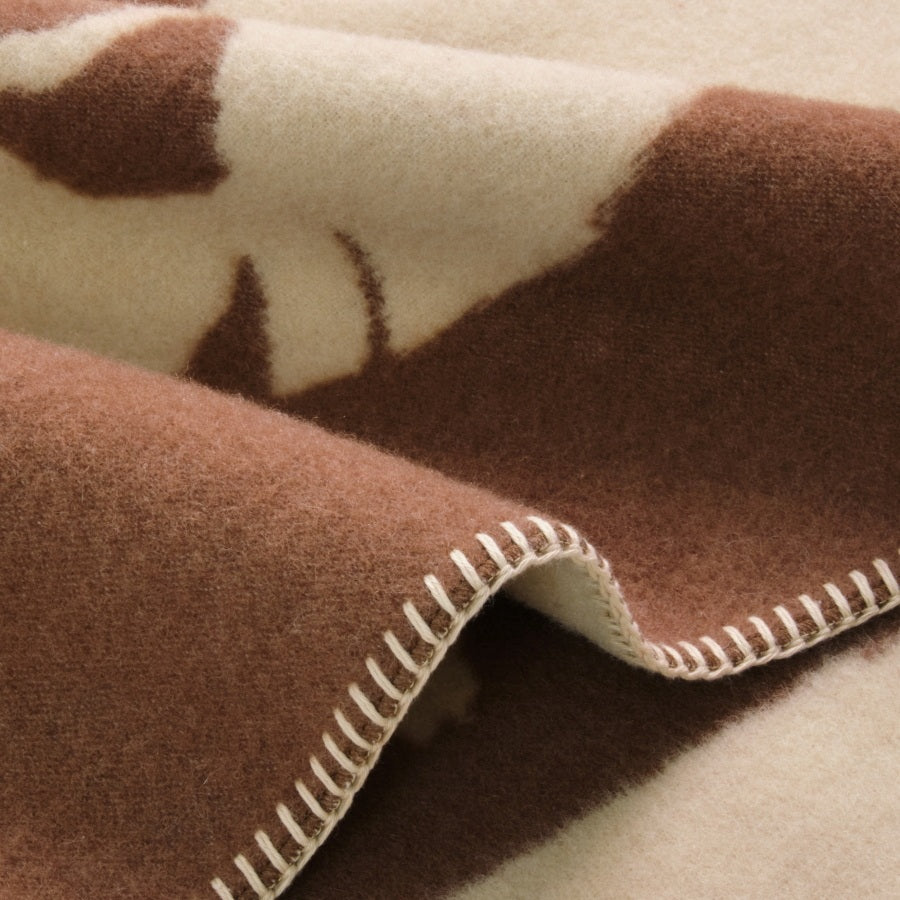 ウールブランケット | たたずむベンガル猫