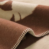 ウールブランケット | たたずむベンガル猫